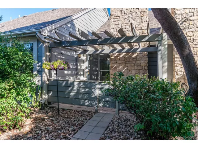 MLS: 4272157 Condo For Sale