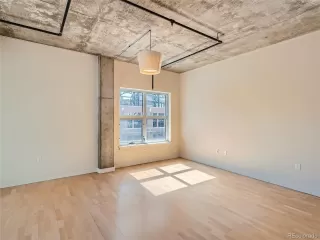 Photo #5: 4275120 Listing