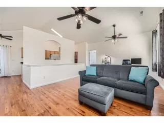 Photo #4: 4276823 Listing 