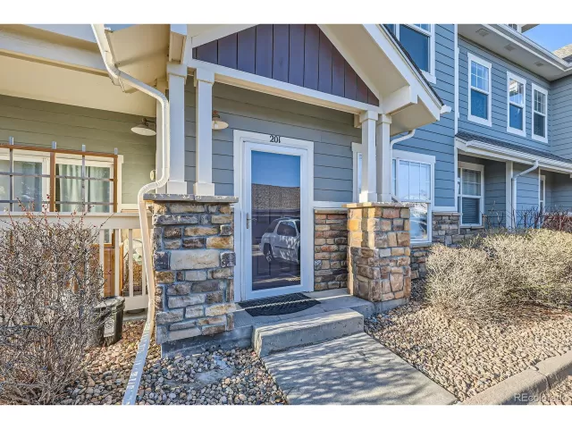 MLS: 4279800 Condo For Sale