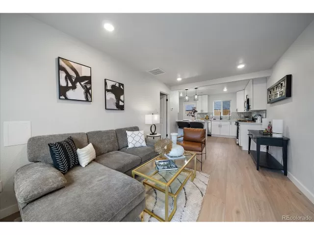 MLS: 4280642 Condo For Sale