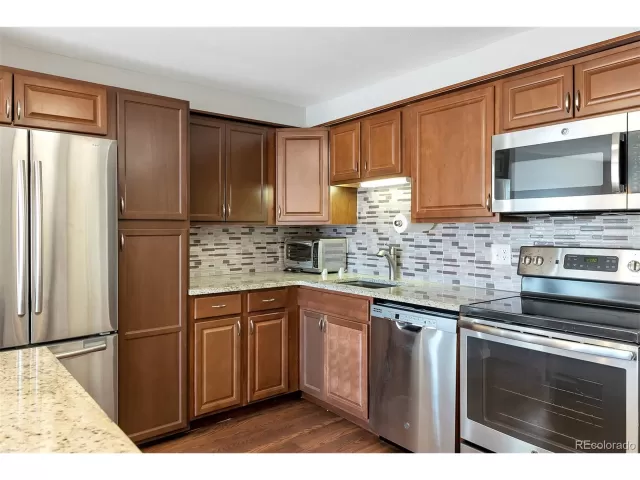 MLS: 4281859 Condo For Sale