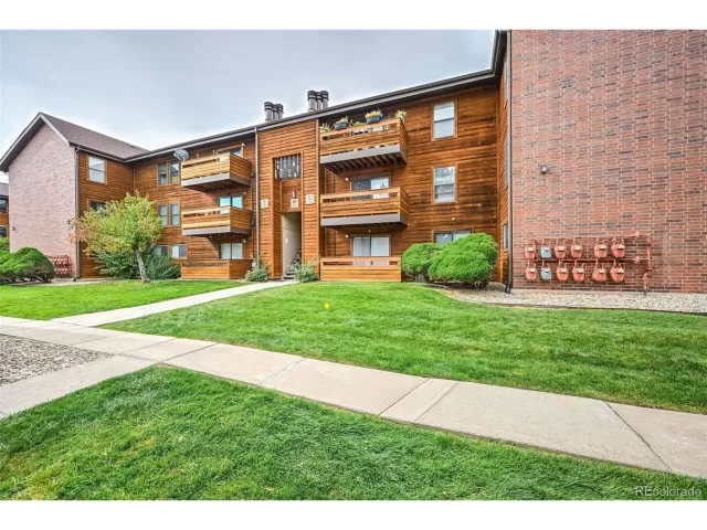 MLS: 4283624 Condo For Sale