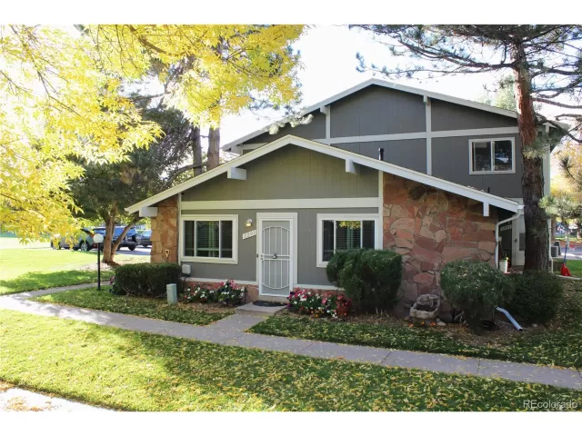 MLS: 4284024 Condo For Sale