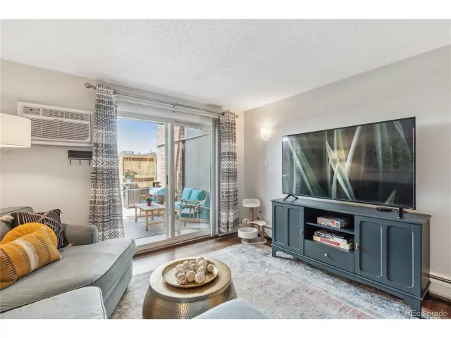 MLS: 4288574 Condo For Sale