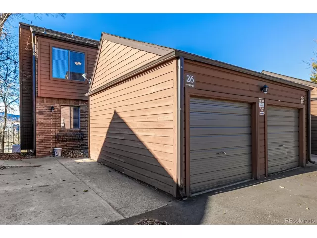 MLS: 4290058 Condo For Sale