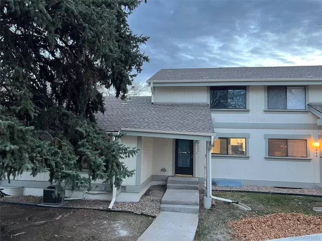 MLS: 4290303 Condo For Sale