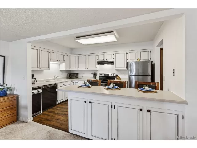 MLS: 4292142 Condo For Sale