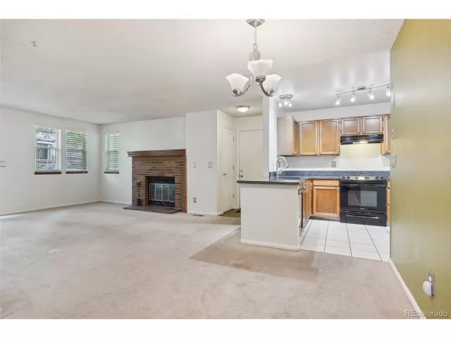 MLS: 4293259 Condo For Sale