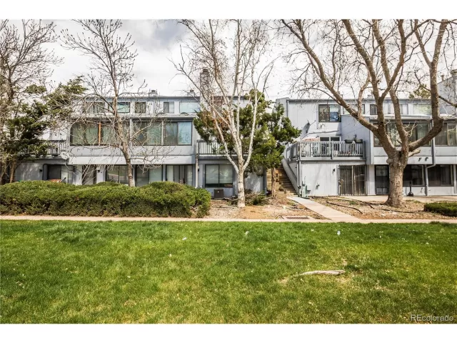 MLS: 4293378 Condo For Sale