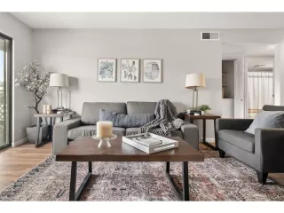 Photo #6: 4295697 Listing