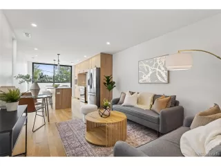 Photo #6: 4295721 Listing