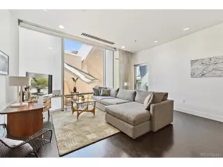 Photo #3: 4300846 Listing