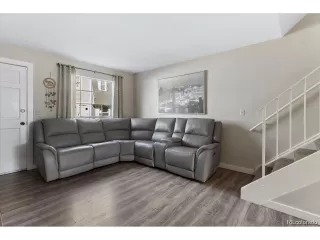 Photo #2: 4301657 Listing 