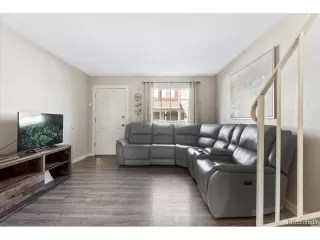 Photo #3: 4301657 Listing 