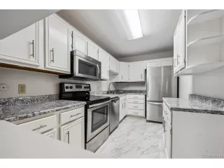 Photo #2: 4303306 Listing