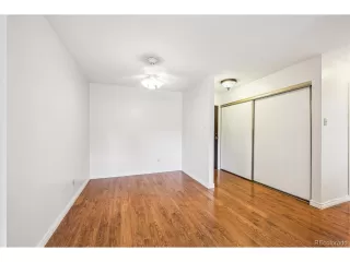 Photo #5: 4303306 Listing