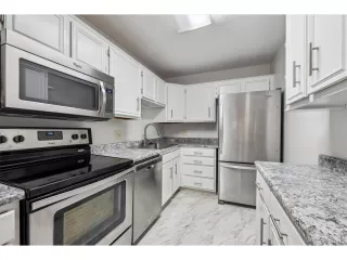 Photo #6: 4303306 Listing