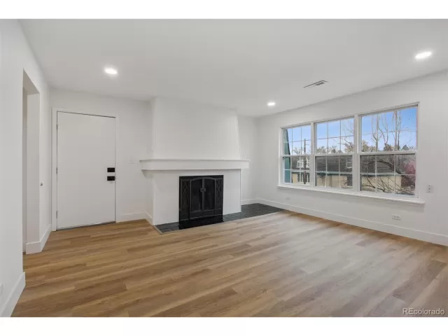 MLS: 4303574 Condo For Sale