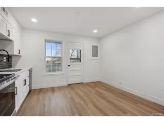 Photo #5: 4303574 Listing