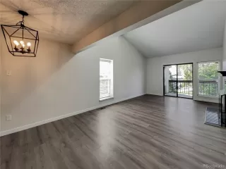 Photo #5: 4304690 Listing