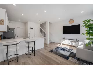 Photo #2: 4307877 Listing