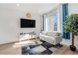 Photo #3: 4307877 Listing