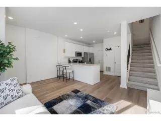 Photo #4: 4307877 Listing