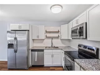 Photo #5: 4309269 Listing