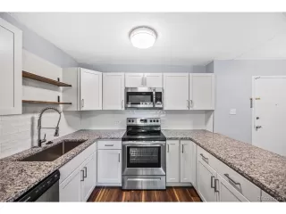 Photo #6: 4309269 Listing