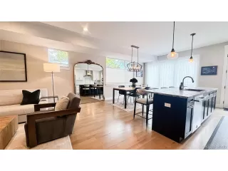 Photo #5: 4309533 Listing