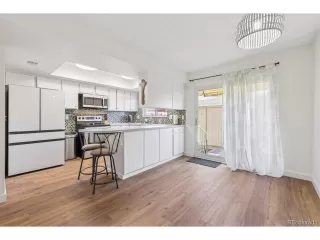 Photo #5: 4313136 Listing 