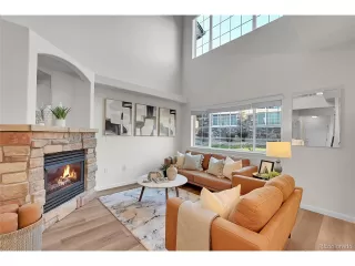 Photo #5: 4313505 Listing