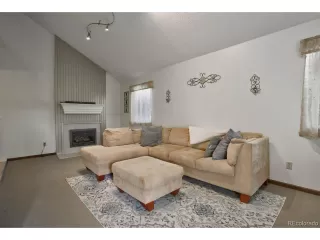 Photo #6: 4315197 Listing