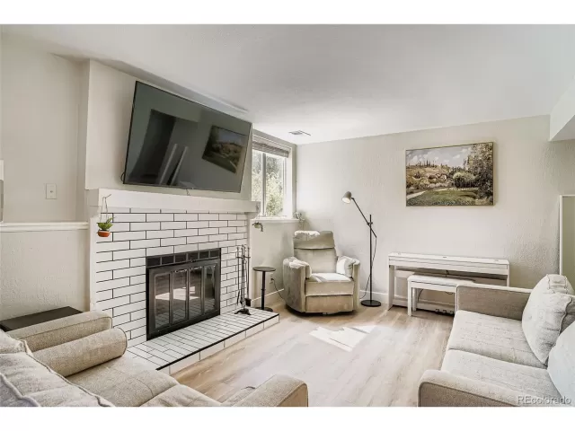 MLS: 4315322 Condo For Sale