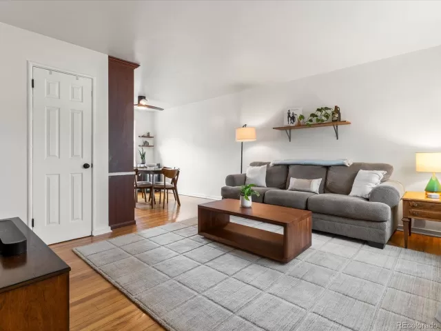 MLS: 4316511 Condo For Sale