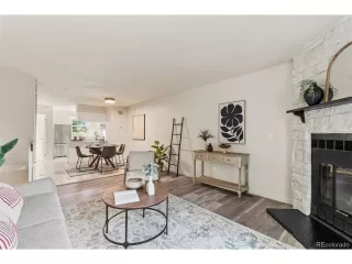 Photo #5: 4319908 Listing