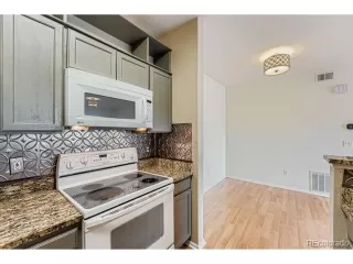 Photo #5: 4325794 Listing