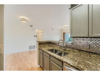 Photo #6: 4325794 Listing