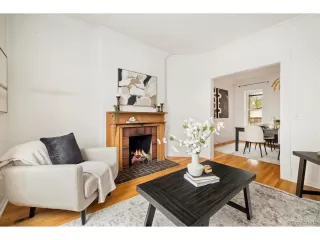 Photo #4: 4327843 Listing