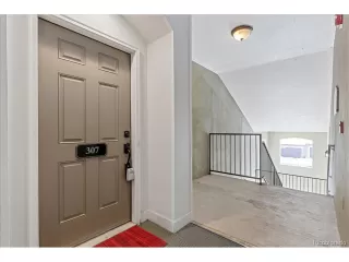 Photo #2: 4329547 Listing