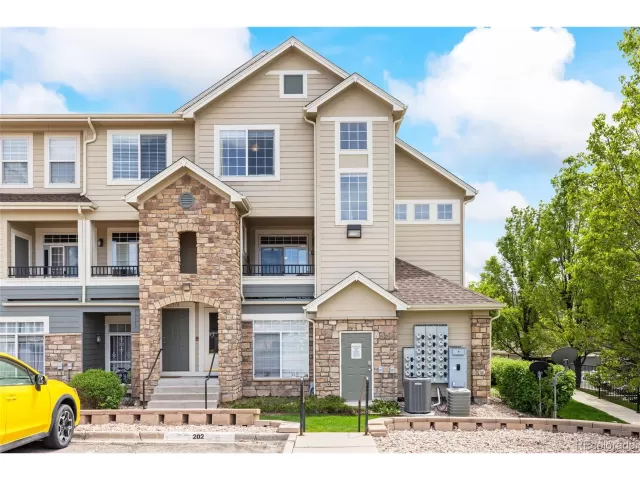 MLS: 4330559 Condo For Sale