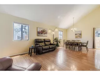 Photo #5: 4336886 Listing