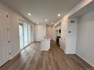 Photo #3: 4338968 Listing