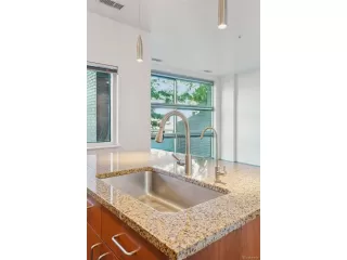 Photo #5: 4341045 Listing 