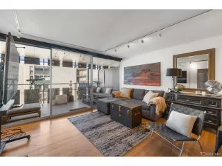 Photo #5: 4342302 Listing 