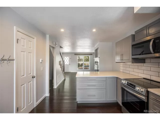 MLS: 4346401 Condo For Sale