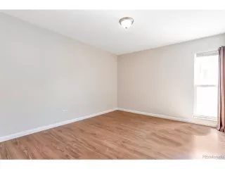 Photo #5: 4346538 Listing