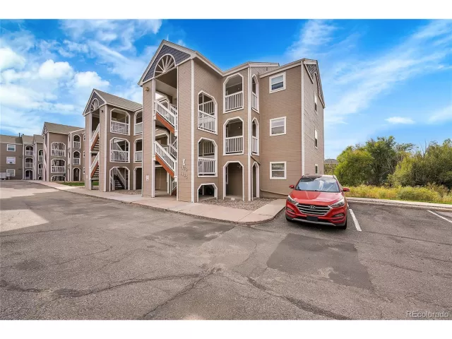 MLS: 4348126 Condo For Sale