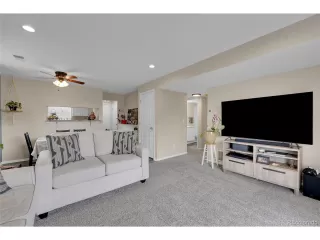 Photo #5: 4348126 Listing